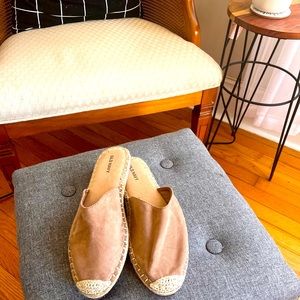 Women’s Size 7 Espadrille Style Mules